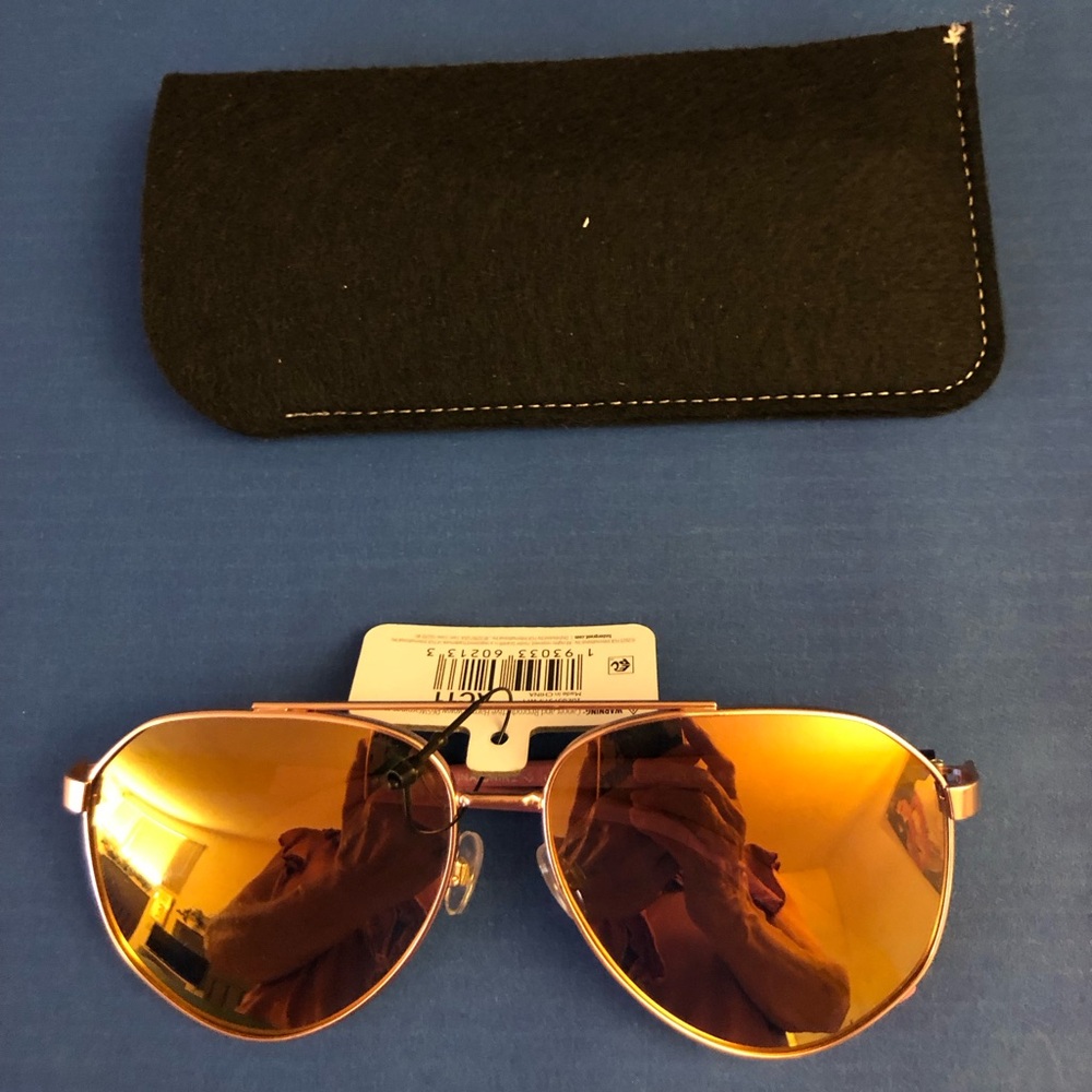 Stylish Gold Aviator  FOSTER GRANT Sunglasses